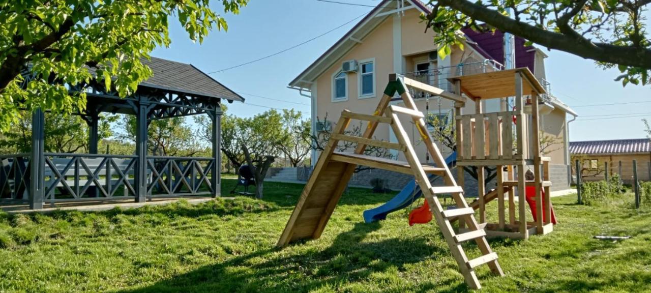 Conacul Mierii Villa Straseni Kültér fotó